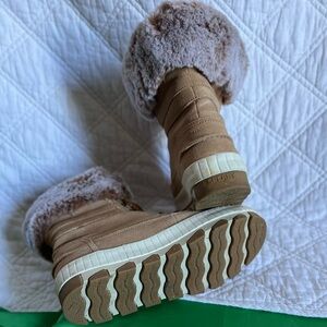 Sperry fur boots